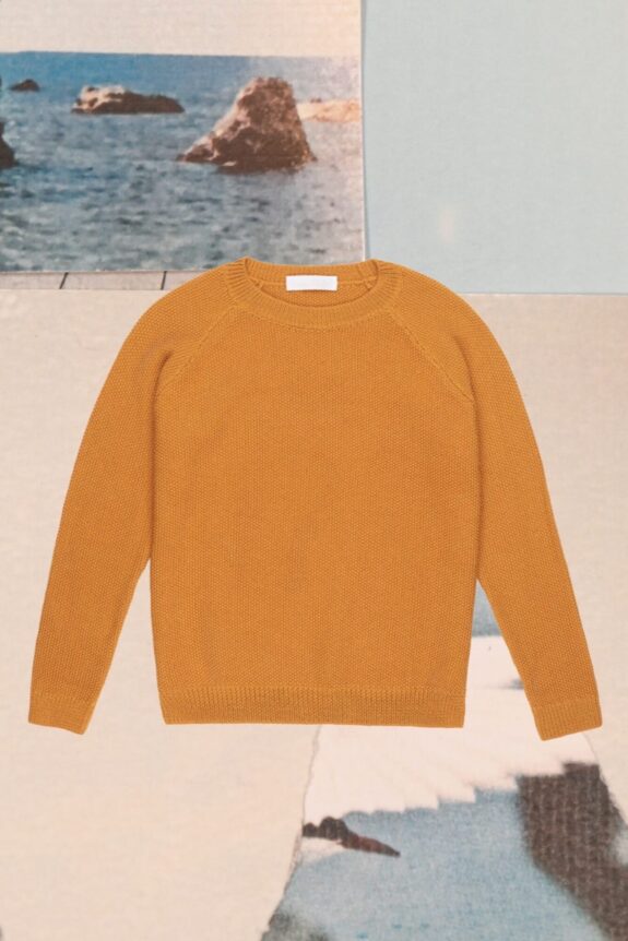 Hesperios 001 Fårö unisex baby alpaca sweater in Mustard relaxed fit rice-stitch knit with ribbed neck, cuffs, and hem.