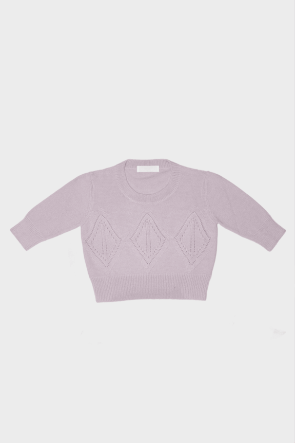 Lilac cropped sweater with diamond patterns and half sleeves.